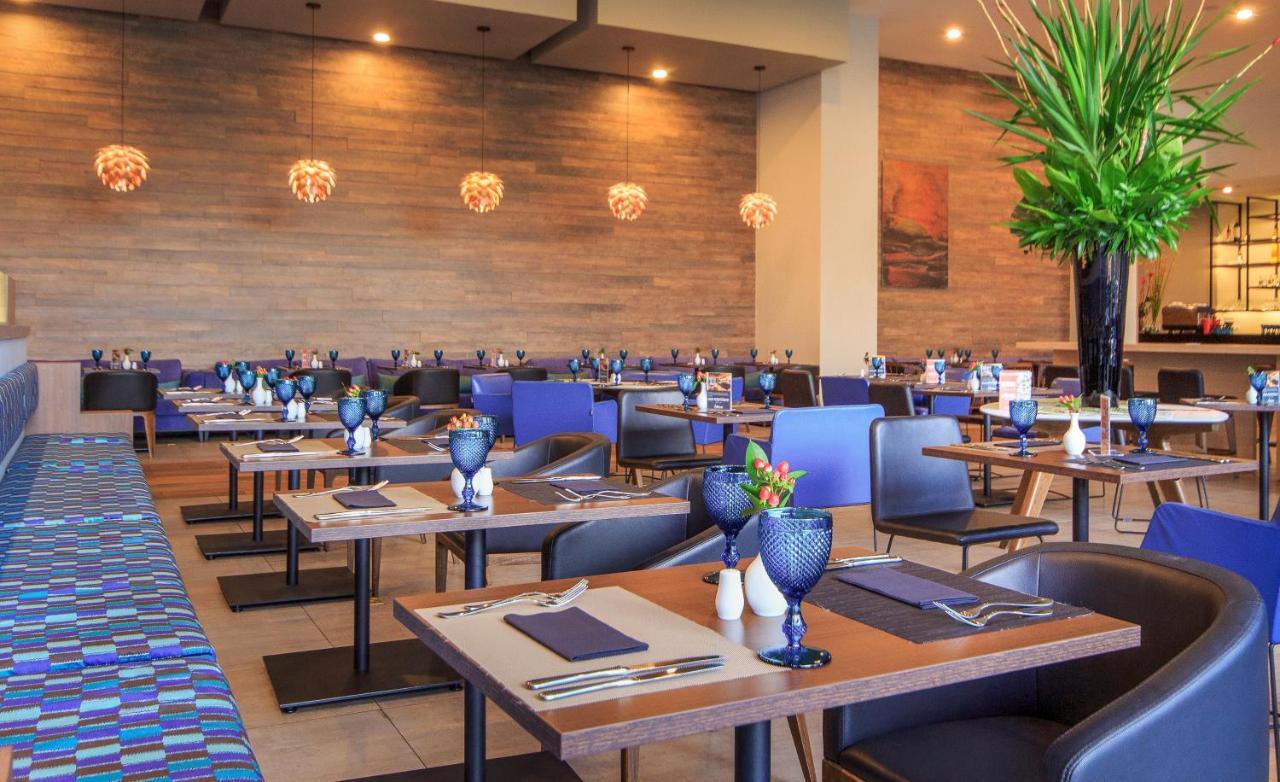 Novotel Medellin El Tesoro Exteriér fotografie The interior of the restaurant