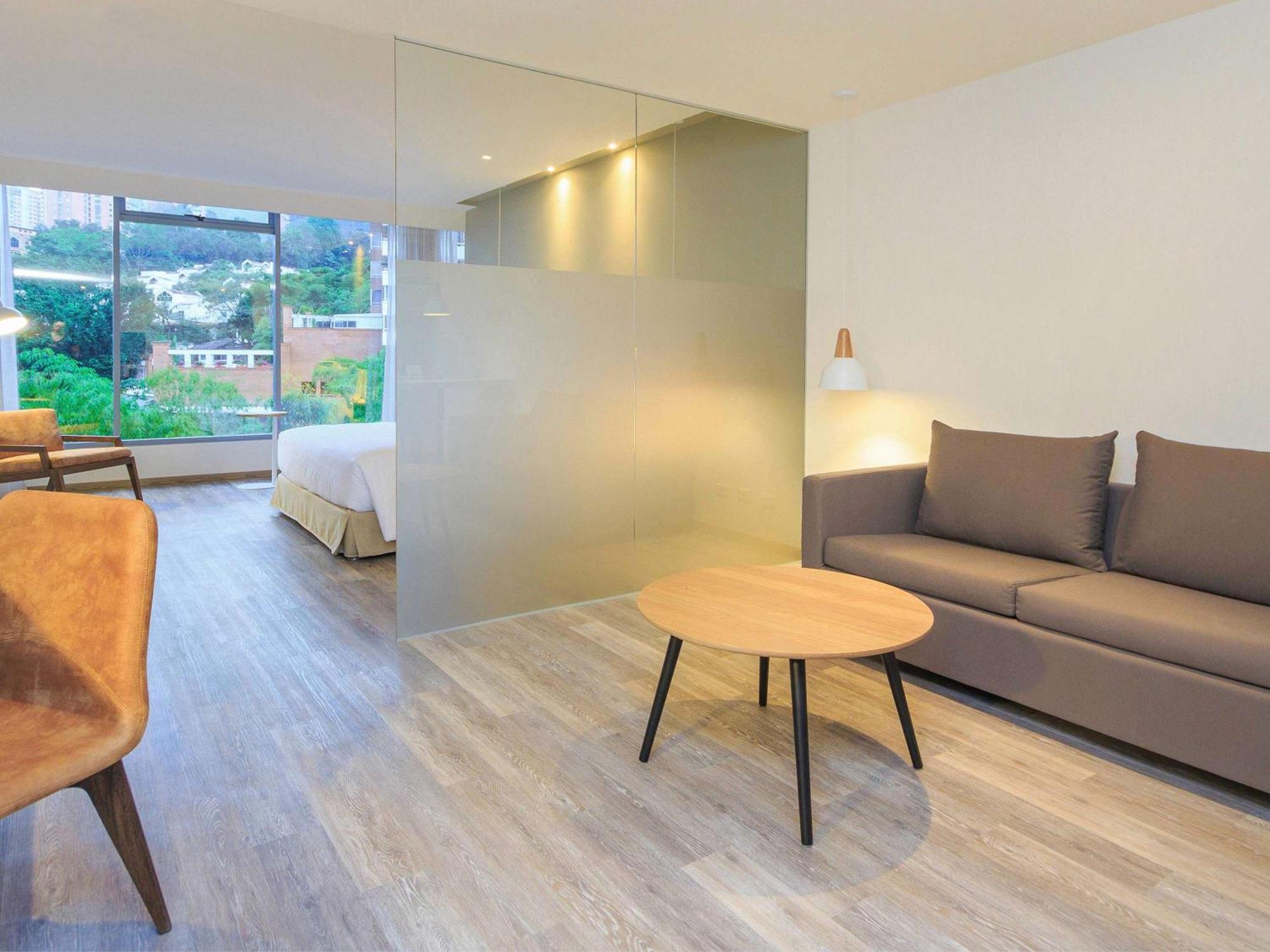 Novotel Medellin El Tesoro Exteriér fotografie A room at the hotel