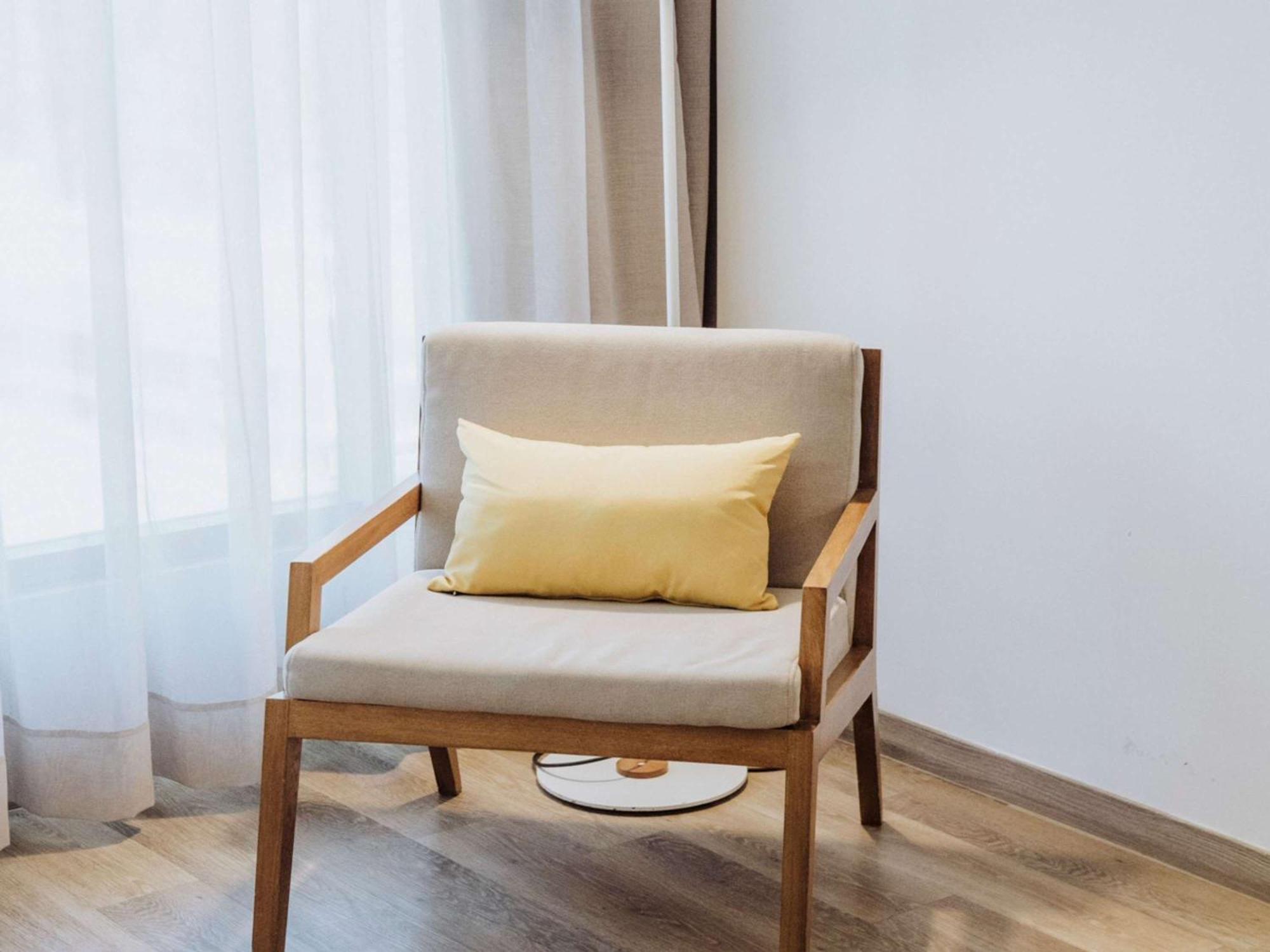 Novotel Medellin El Tesoro Exteriér fotografie A chair with a cushion