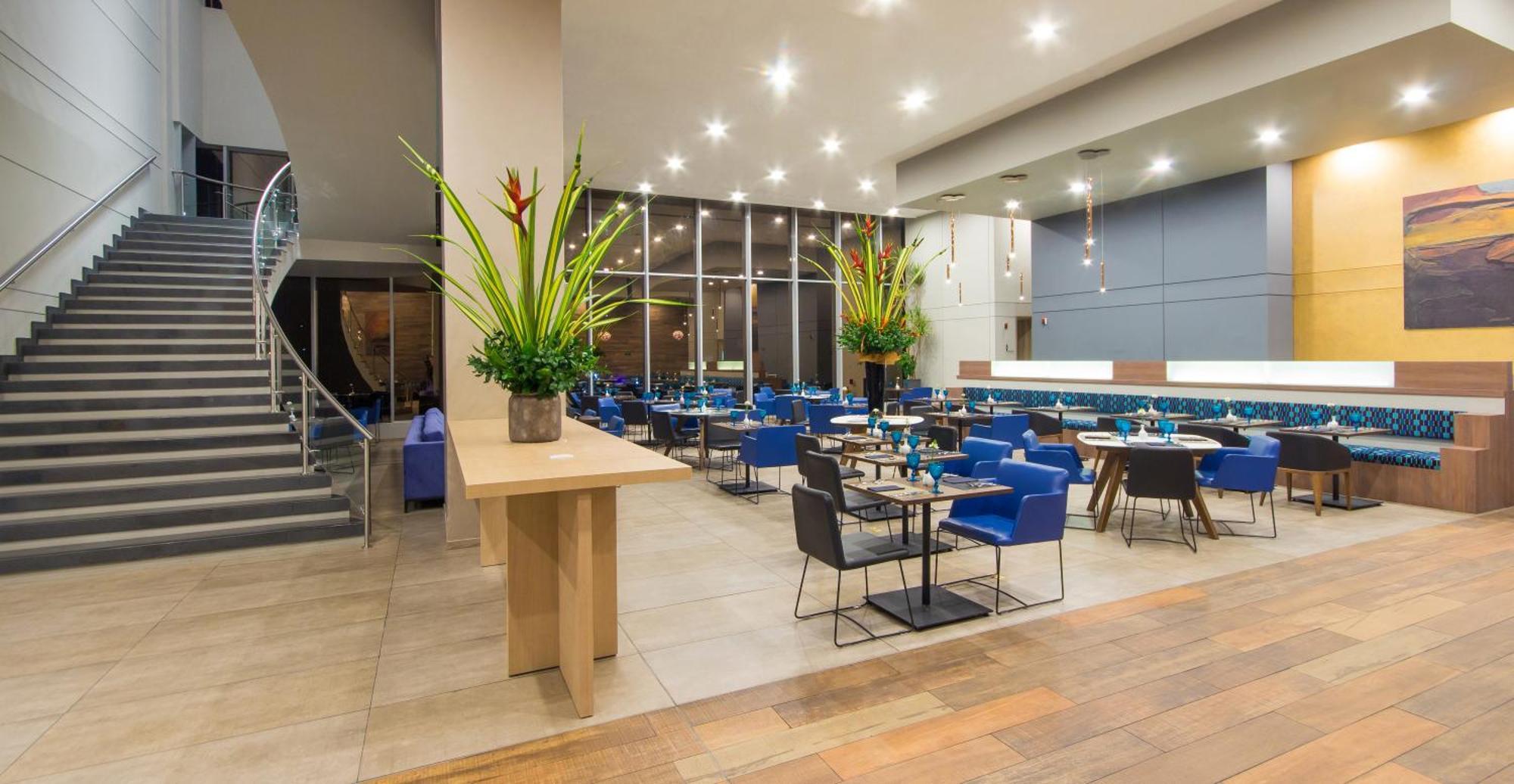 Novotel Medellin El Tesoro Exteriér fotografie The lounge at the airport